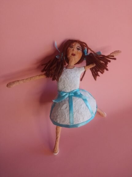 Bailarina em Papel Machê